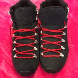 Size 8 men’s Acg